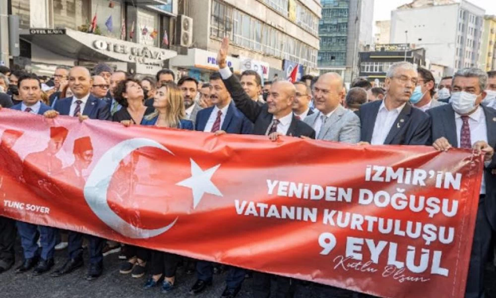 Επαίσχυντο και προκλητικό σόου των Τούρκων: Γιόρτασαν την απελευθέρωση της «ελληνοκρατούμενης» Σμύρνης